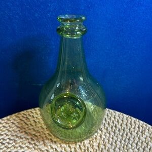 Jamestown Handblown Glass Reproduction Green Onion Bottle Seal with J & 2 Stars